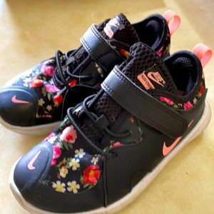 Nike flex girls size 10